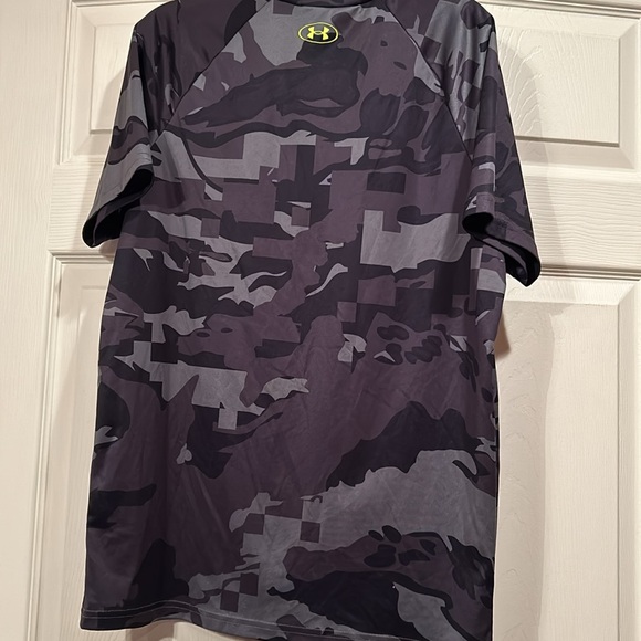 Under Armour - YXL - Loose - HeatGear - Camo Shirt Sleeve Tee w/Yellow Logo - Picture 5 of 5